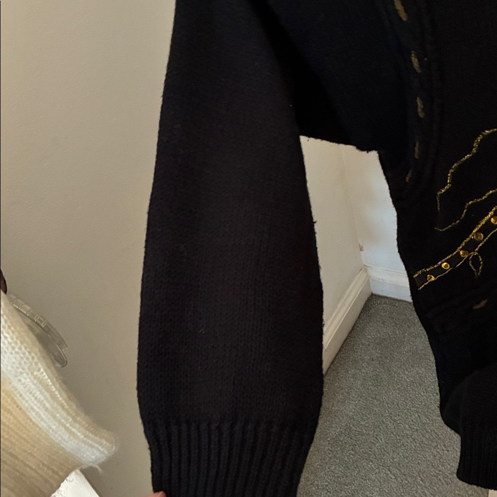 Vintage Fit Knit Black & Gold Sweater - Picture 5 of 10